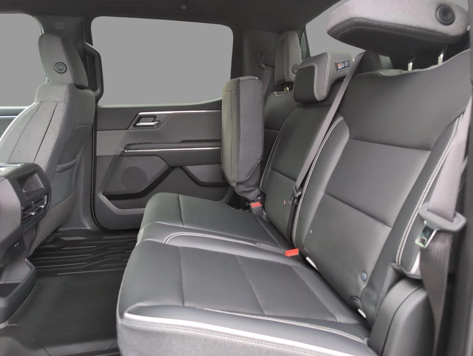 New 2026 Summit White GMC Elevation Standard Range image 24