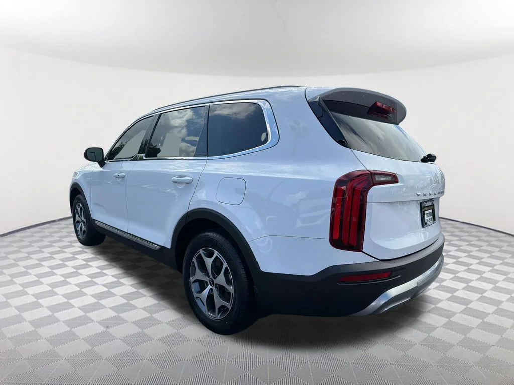 Used 2022 White Kia EX image 7