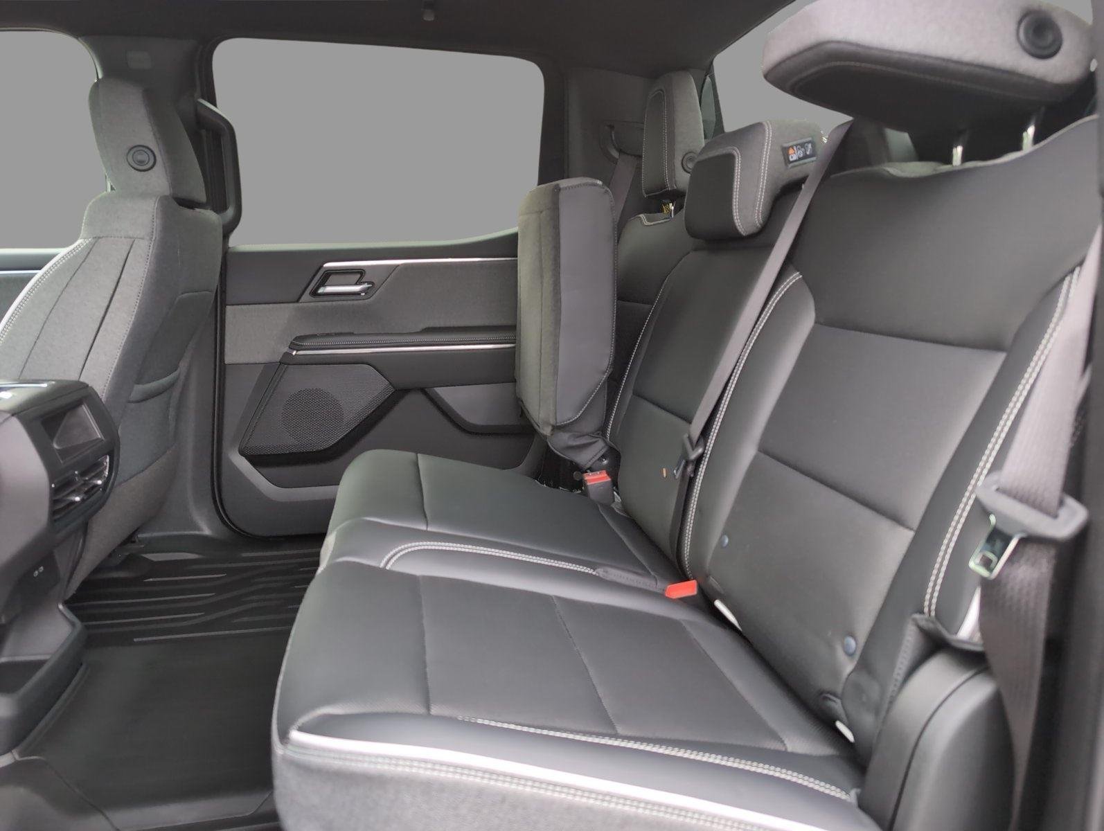 New 2026 Summit White GMC Elevation Standard Range image 24