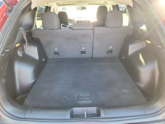 Used 2020 Red Jeep Latitude image 16