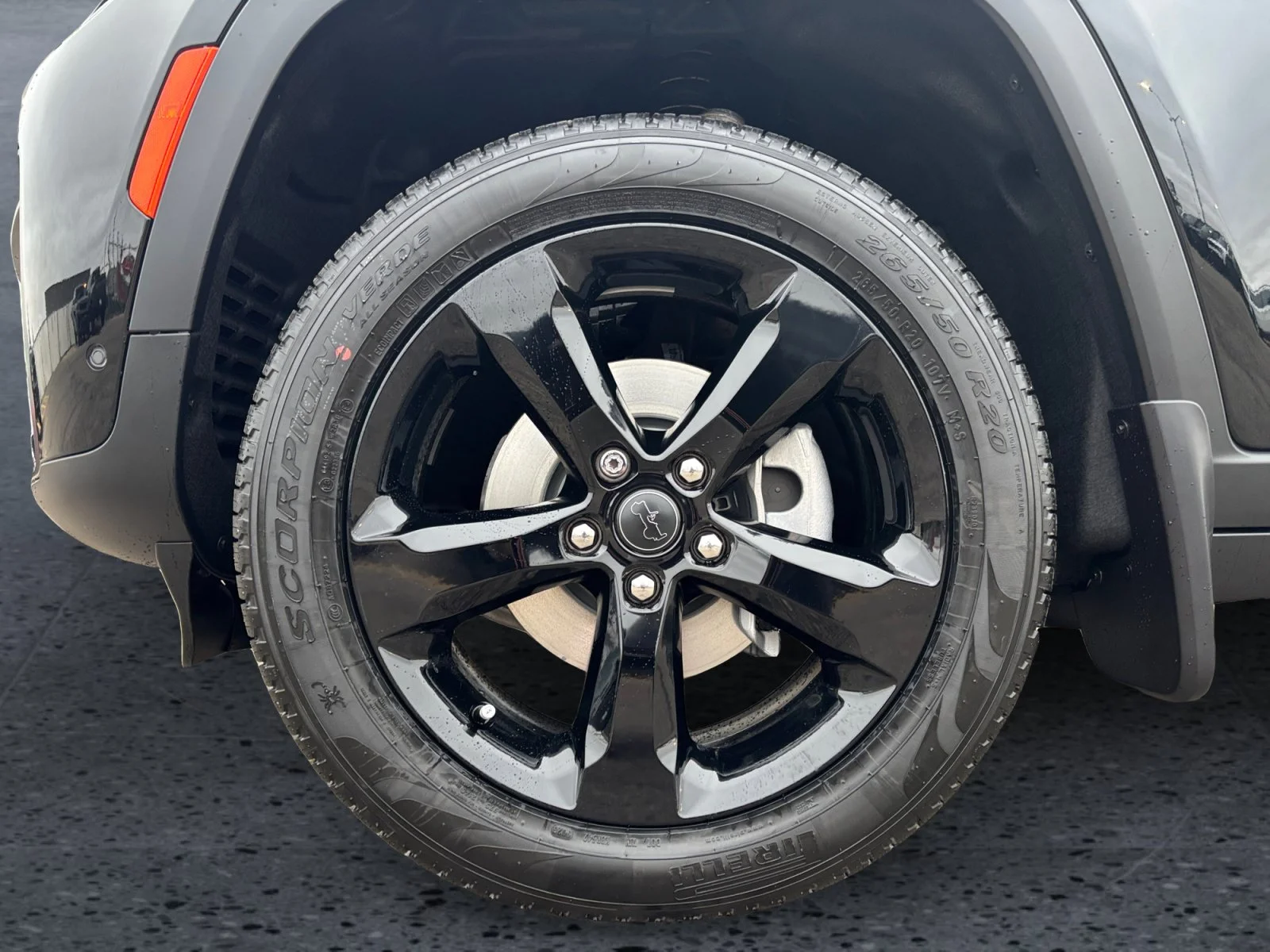 New 2027 HIGH GLOSS BLACK Jeep Limited image 9