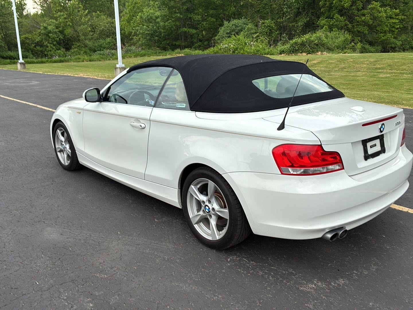 Used 2012 Alpine White BMW 128i image 23