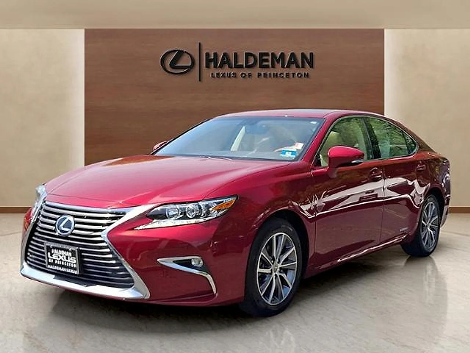Used 2016 Matador Red Mica Lexus  image 3