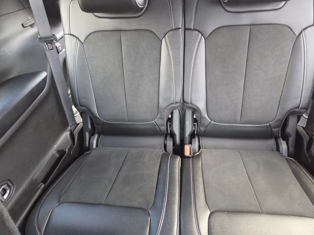 Used 2023 Black Jeep Altitude image 26