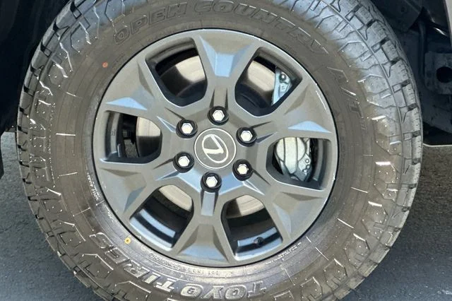 Used 2024  Lexus 550 Overtrail+ image 23