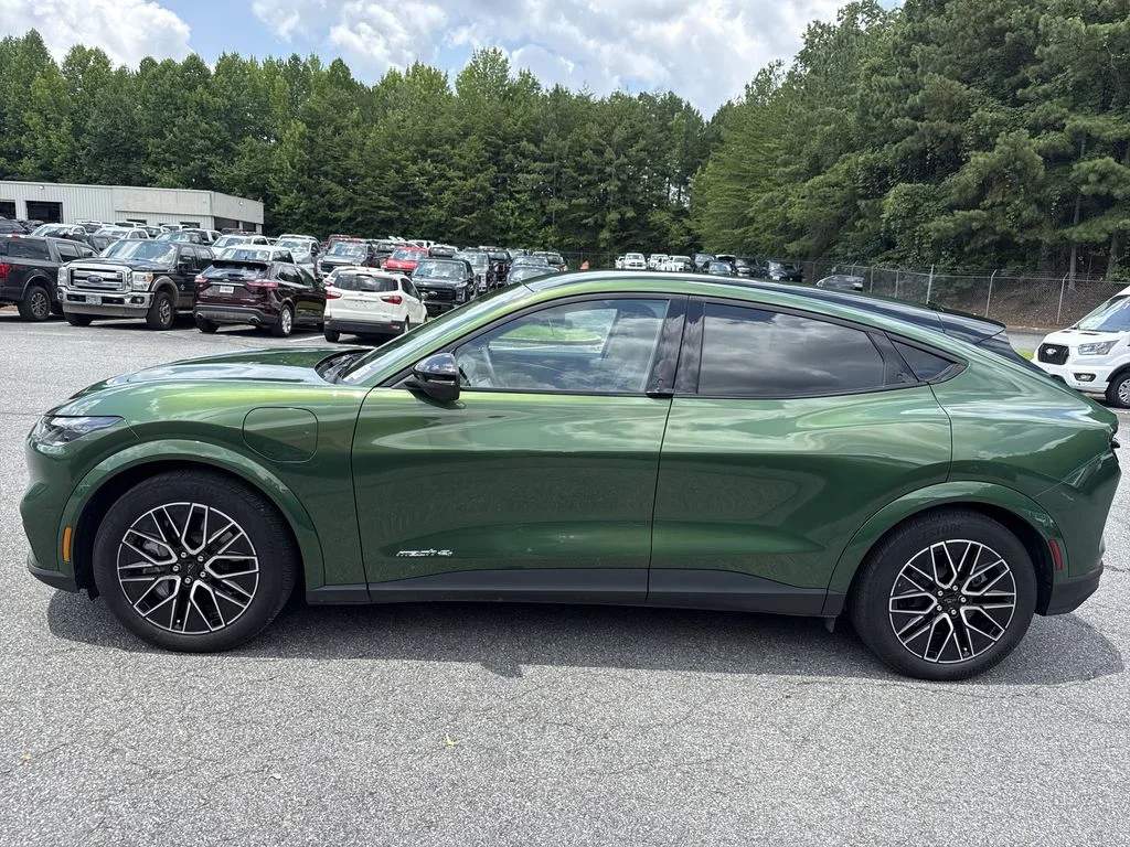 Used 2025 Green Ford Premium image 4