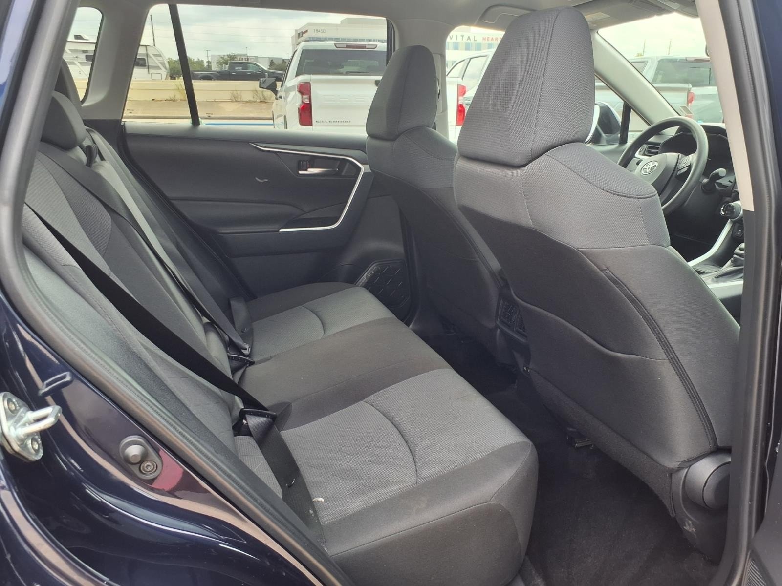 2025 Toyota RAV4 XLE - Photo 13