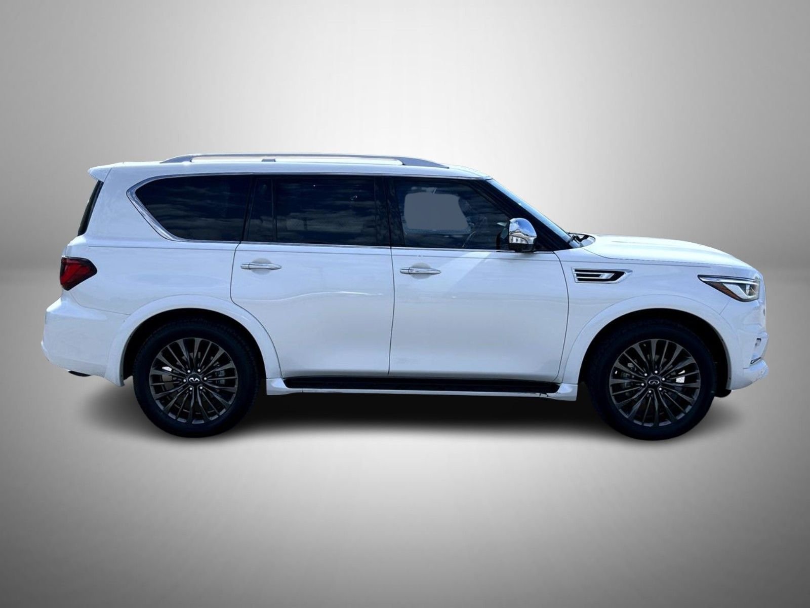 Used 2023 White INFINITI Sensory image 4