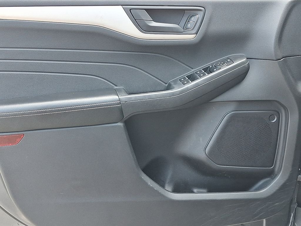 Used 2022 Gray Ford SE image 13