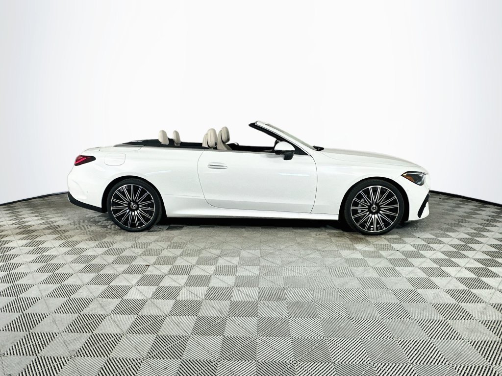 New 2027 MANUFAKTUR Moonlight White Metallic Mercedes-Benz CLE 450 image 41