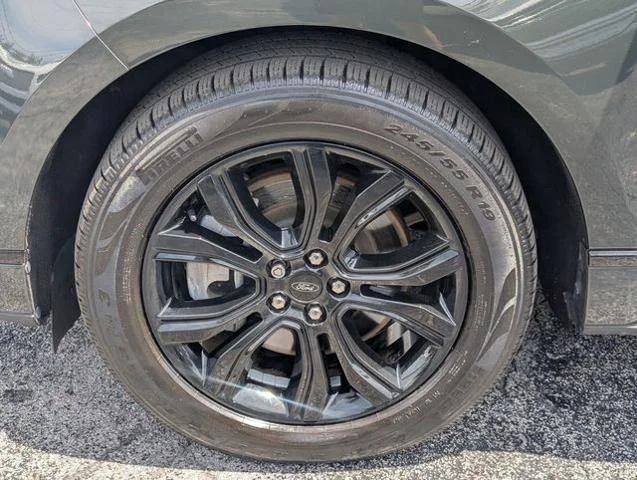 Used 2022 Forged Green Metallic Ford SE image 49
