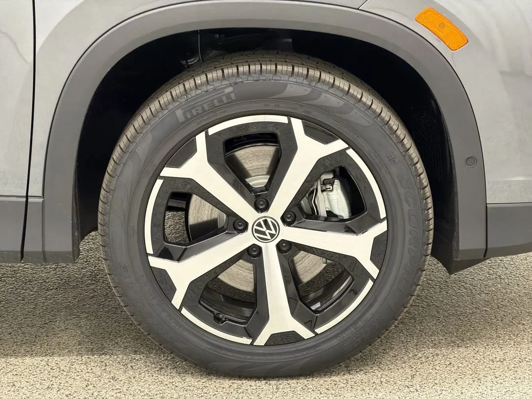 New 2026 Platinum Gray Metallic Volkswagen SE image 10