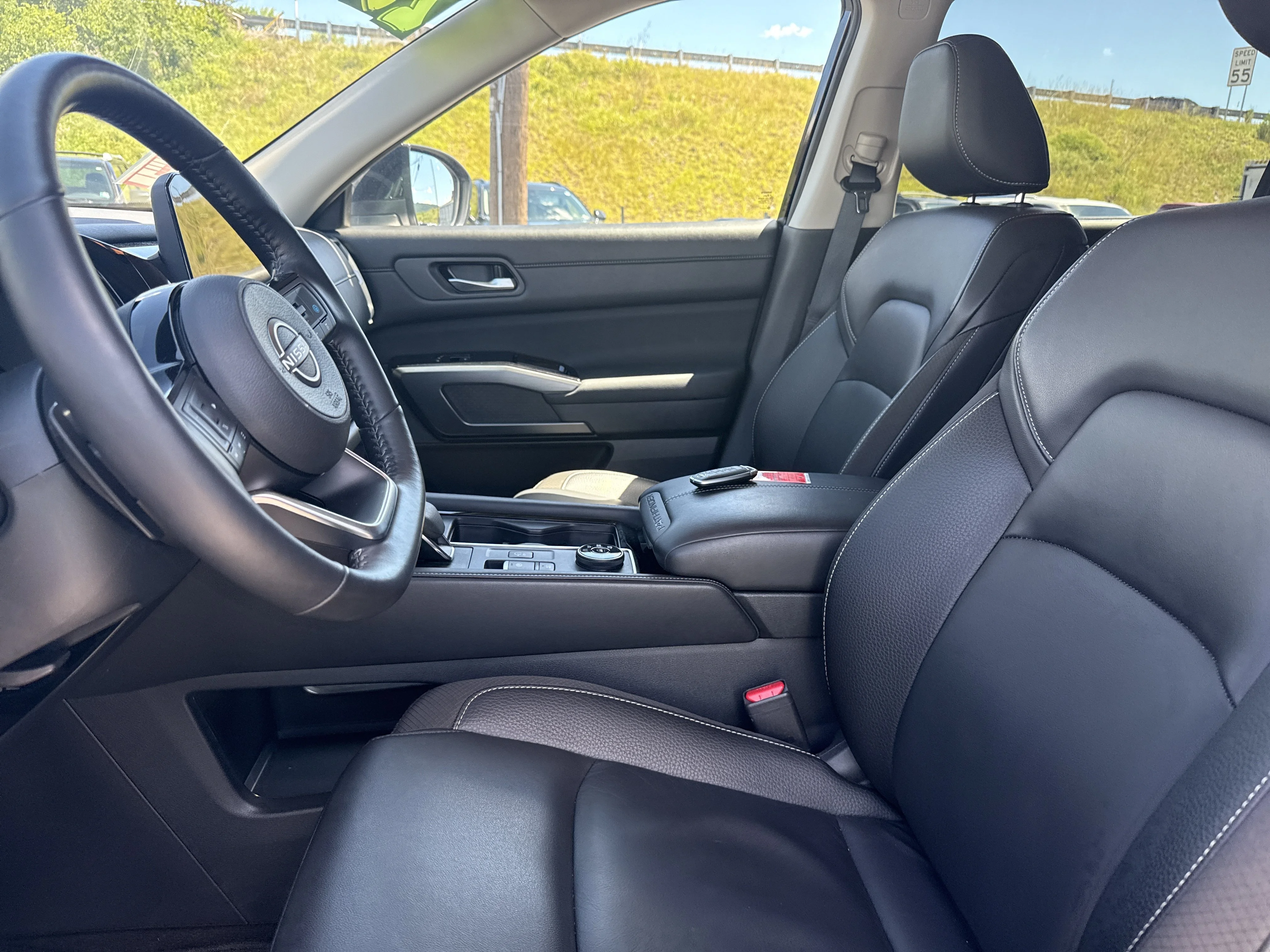 Used 2025 Super Black Nissan SL image 12