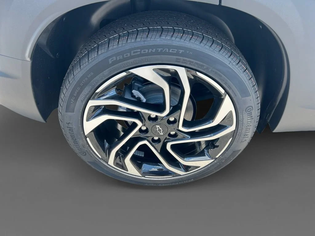 New 2026 Iridescent Pearl Tricoat Chevrolet RS image 8