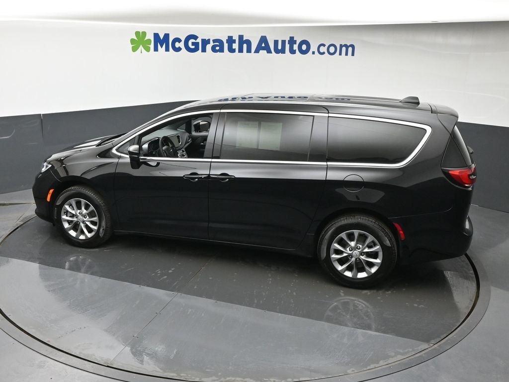 Used 2026 Black Chrysler Limited image 25