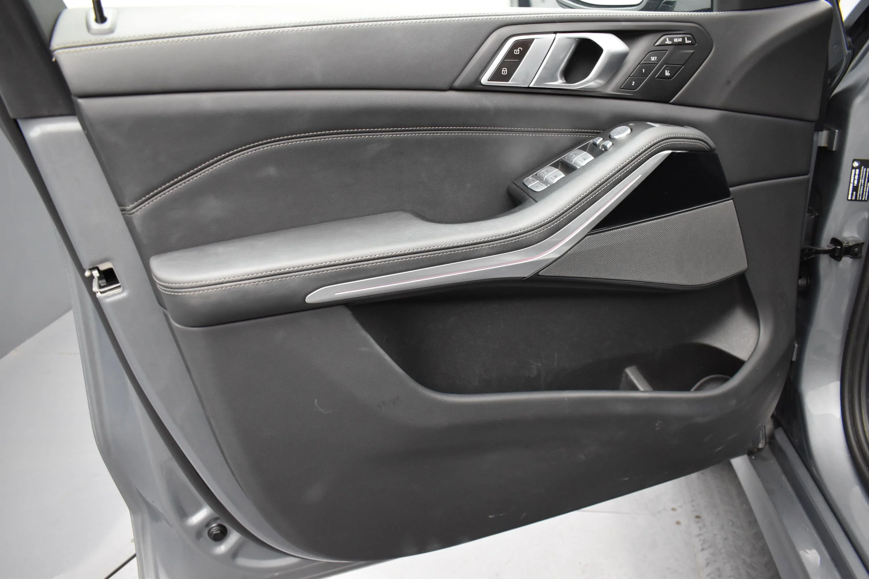 Used 2024 Skyscraper Grey Metallic BMW xDrive40i image 5