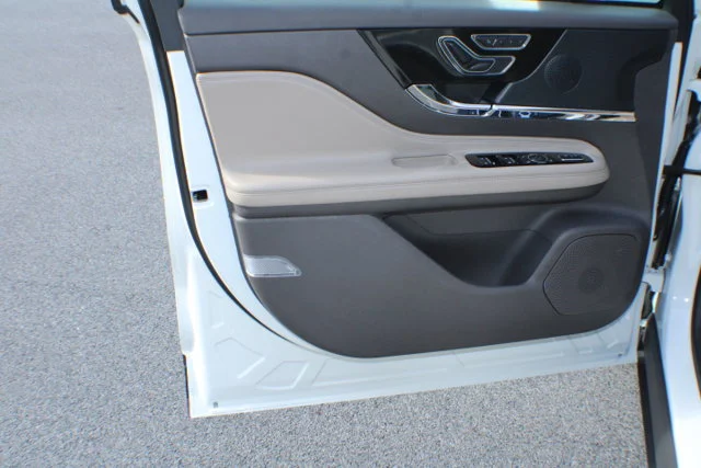 Used 2024 White Lincoln Premiere image 6