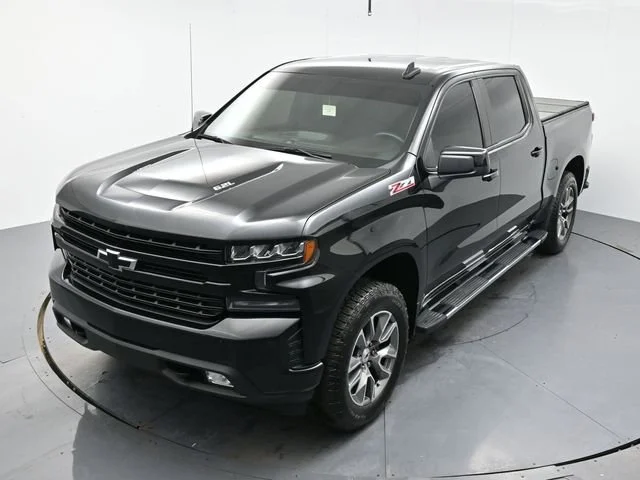 Used 2022 Mosaic Black Metallic Chevrolet RST image 32