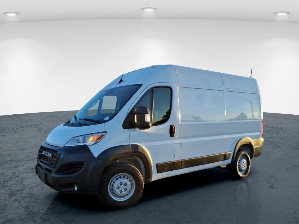 Used 2025 White Ram Base image 2