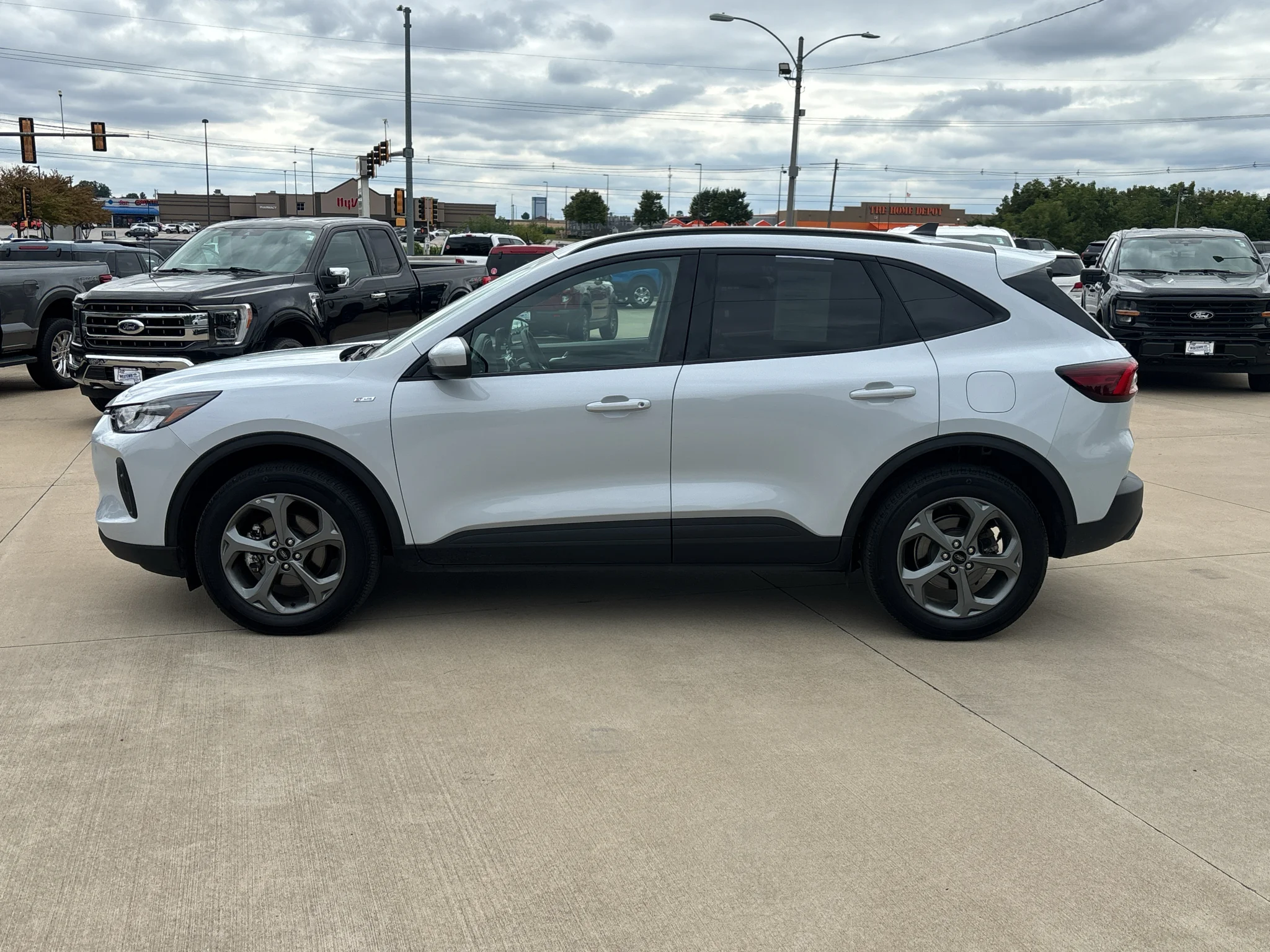 Used 2025 Space Silver Ford ST-Line Select image 4
