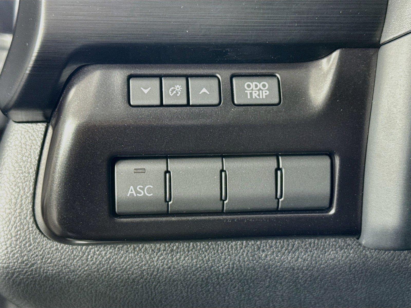 Used 2024 Iridium w/ Obsidian Roof Lexus UX 250h F SPORT Handling image 17