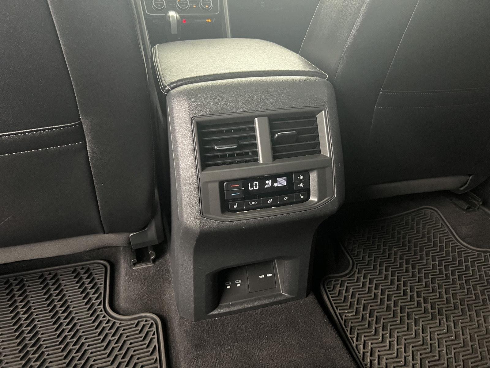 2022 Volkswagen Atlas SEL Premium R-Line - Photo 28