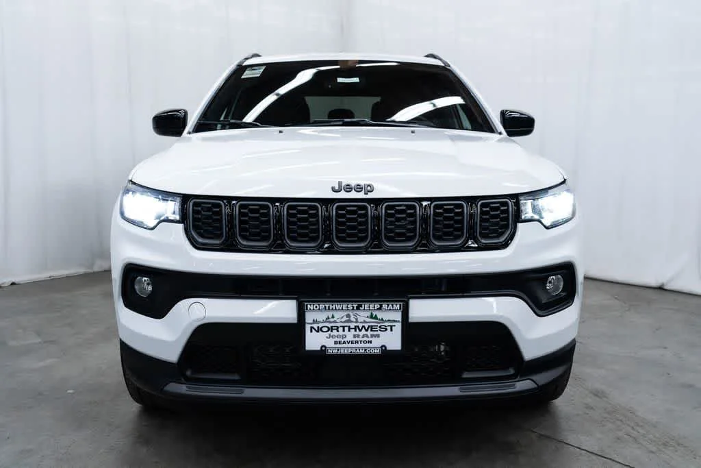 New 2026 Bright White Clear-Coat Exterior Paint Jeep Latitude Altitude image 2