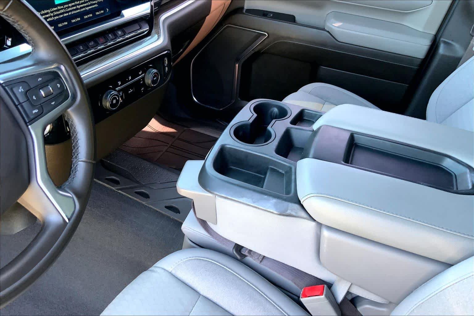 Used 2024 Summit White Chevrolet LT image 16