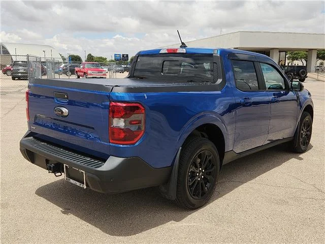 Used 2024 Blue Ford Lariat Front-Wheel Drive SuperCrew 4.5 ft. box 121 image 4