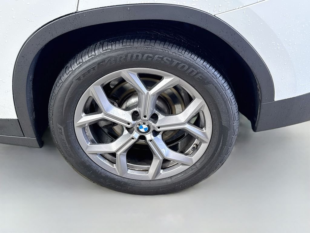Used 2022 Alpine White BMW sDrive30i image 32