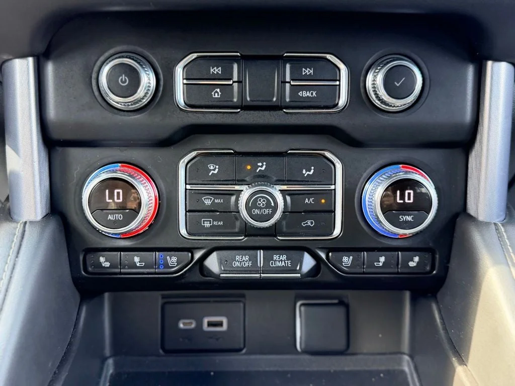Used 2023 Onyx Black GMC SLT image 19