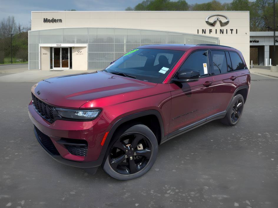 Used 2023 Velvet Red Pearlcoat Jeep Altitude image 1