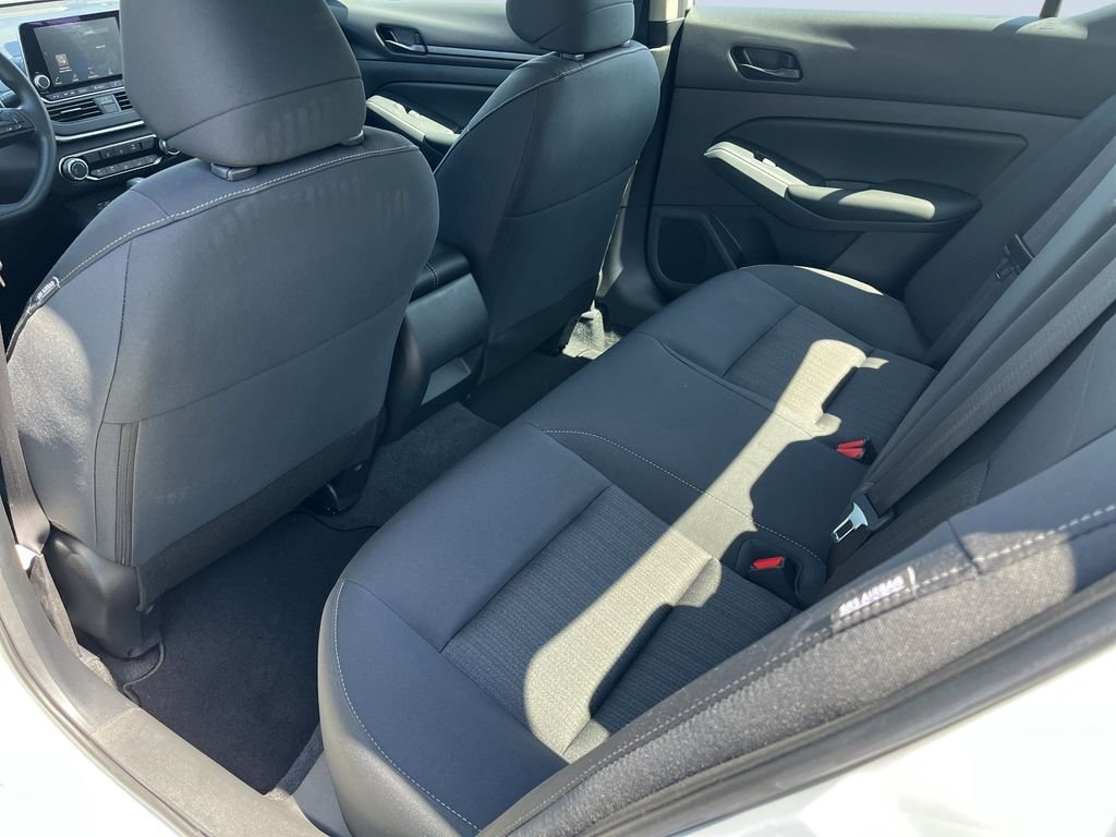 Used 2025 Glacier White Nissan 2.5 S image 19