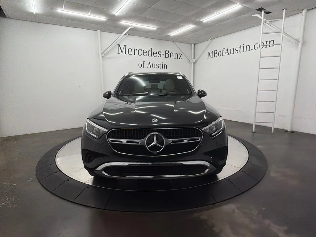New 2027 Gray Mercedes-Benz GLC 300 image 2