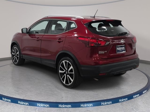 Used 2019 Red Nissan SL image 8