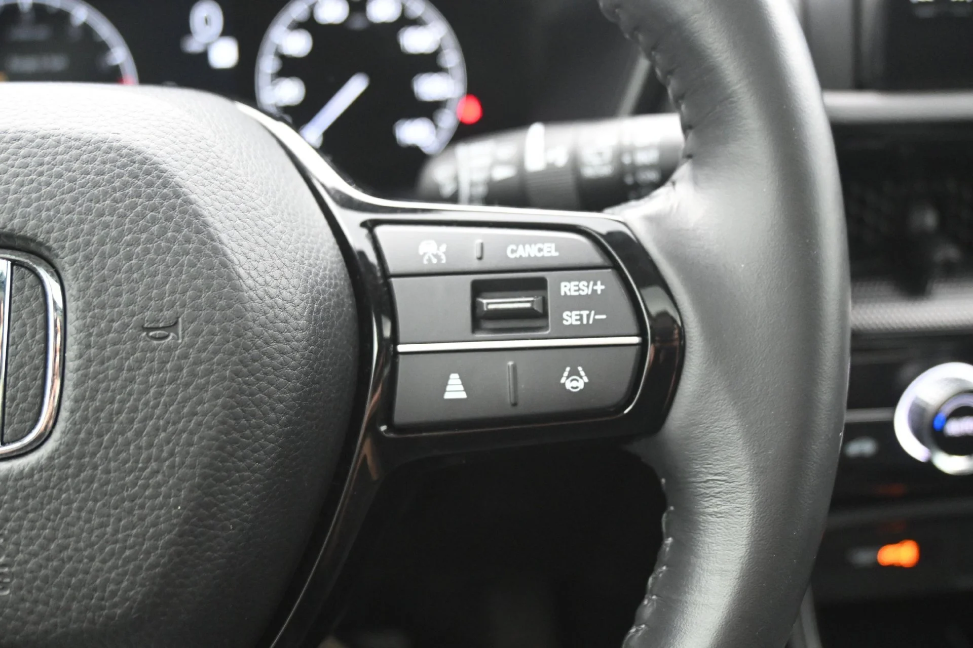 Used 2023 CANYON RIVER BLUE Honda EX-L AWD image 25