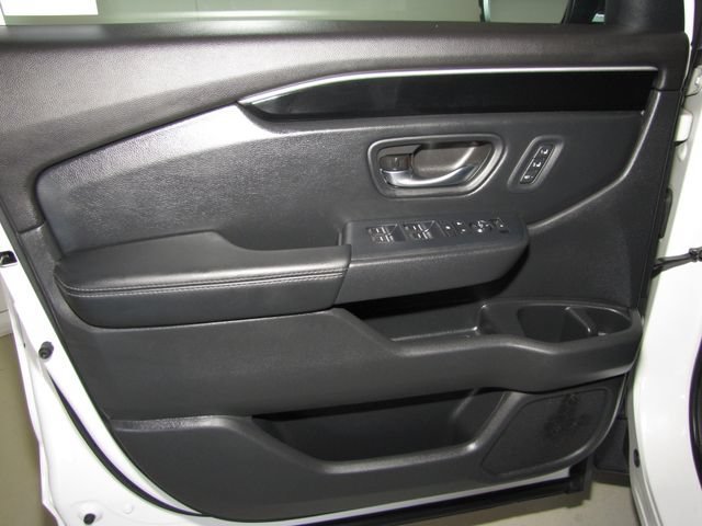 Certified Used 2024 Platinum White Pearl Honda EX-L 7 Passenger image 10