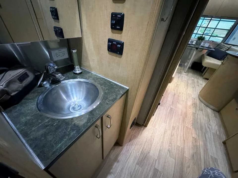 Used 2014 SILVER AIRSTREAM  image 27