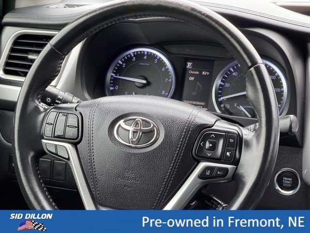 Used 2018 Blizzard Pearl Toyota XLE image 10