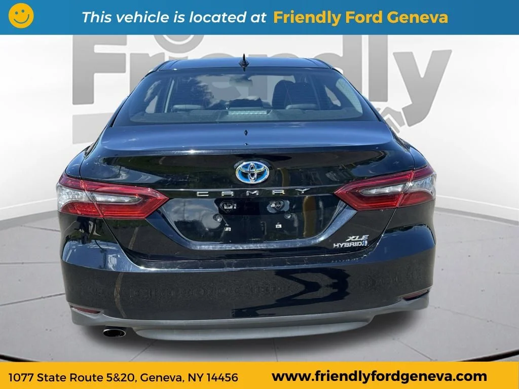 Used 2022 Midnight Black Metallic Toyota XLE image 5