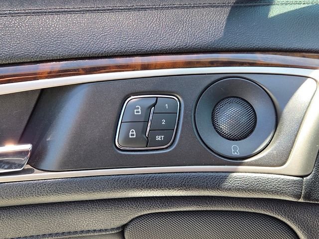 Certified Used 2019 White Lincoln Reserve image 22