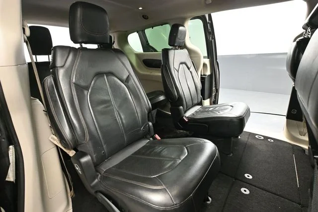 Used 2020 Gray Chrysler Touring L image 31