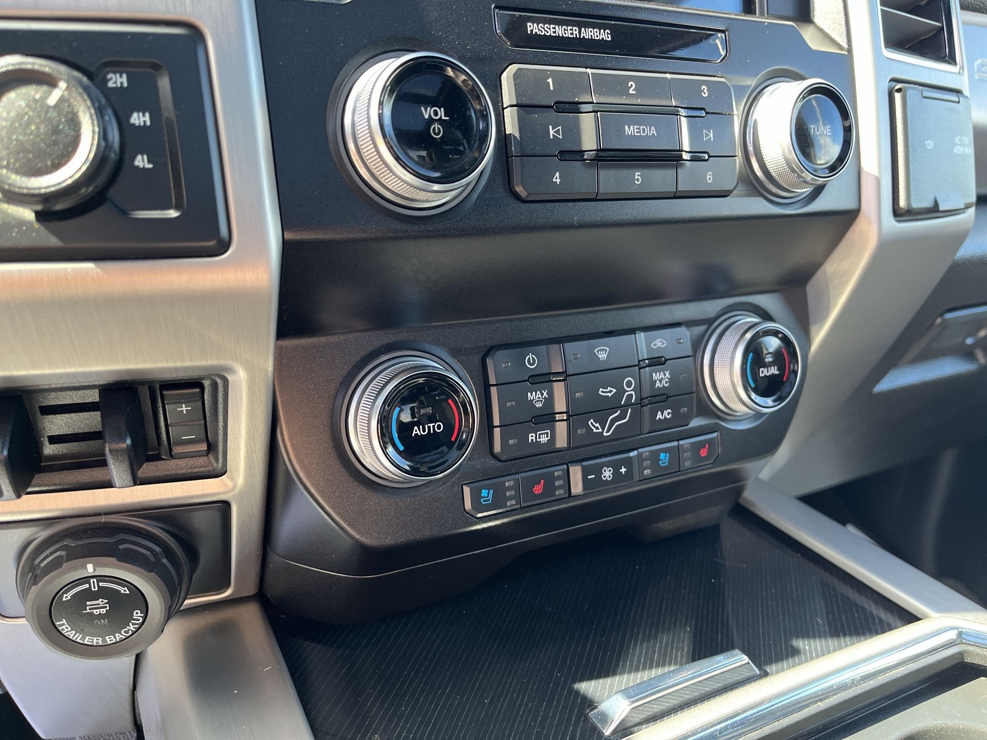 Used 2021 Star White Ford Platinum image 9