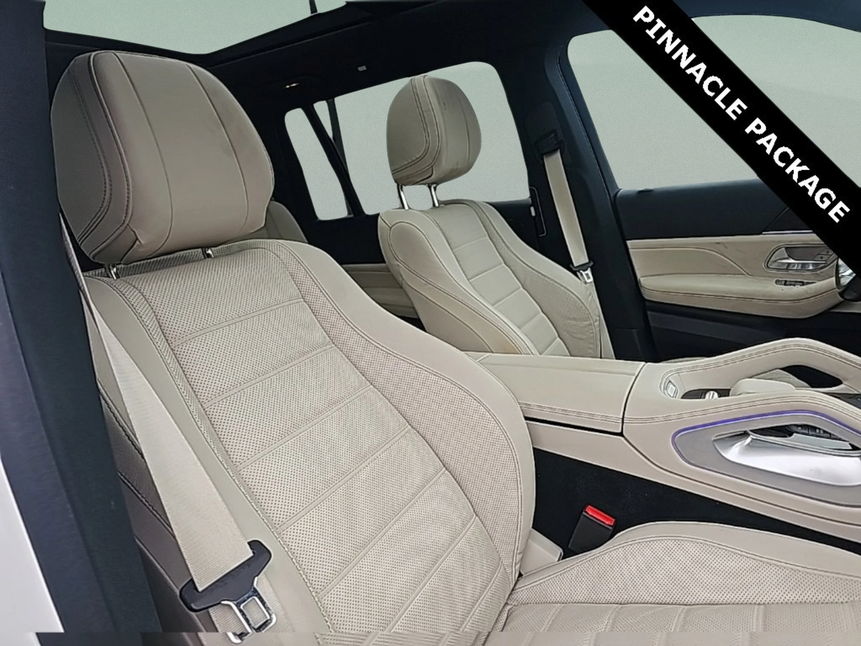 Used 2024 White Mercedes-Benz 4MATIC® image 36