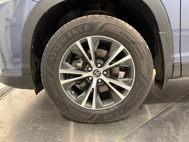 Used 2019 Blue Toyota LE Plus image 21