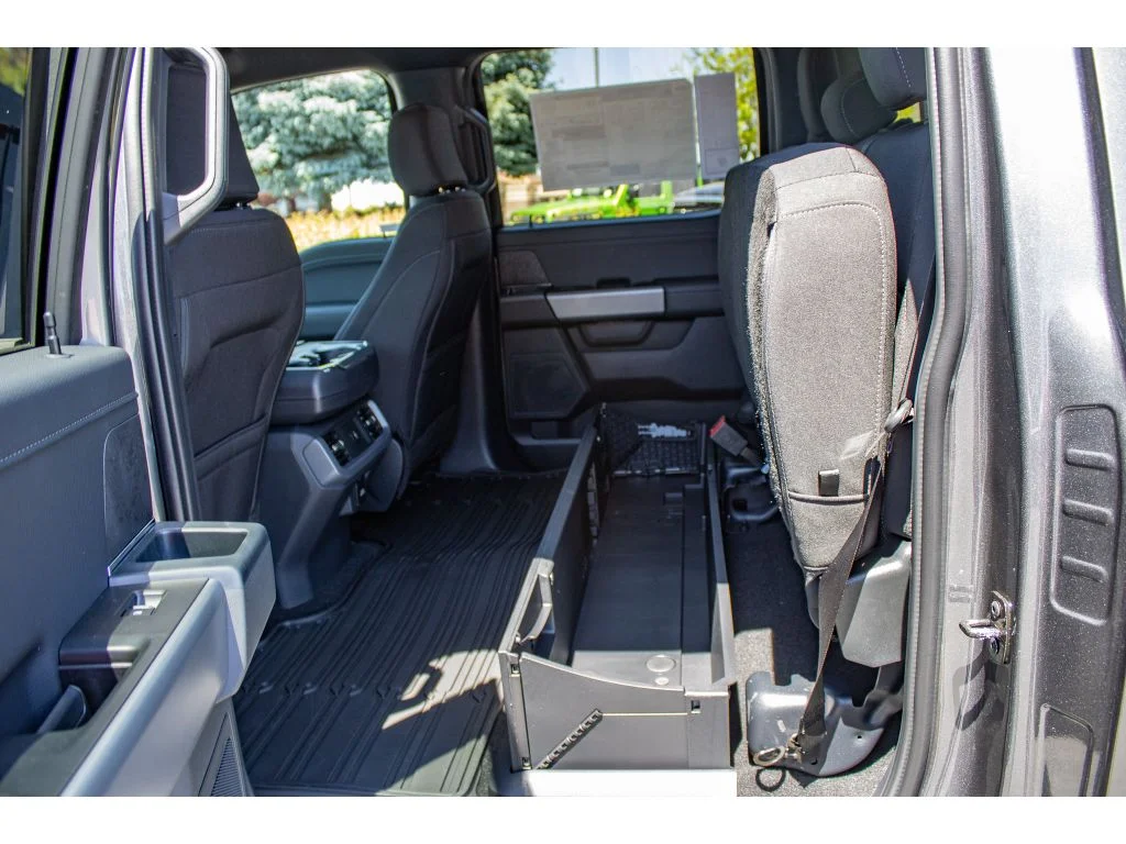 New 2026 CARBONIZED GRAY METALLIC Ford XLT image 22