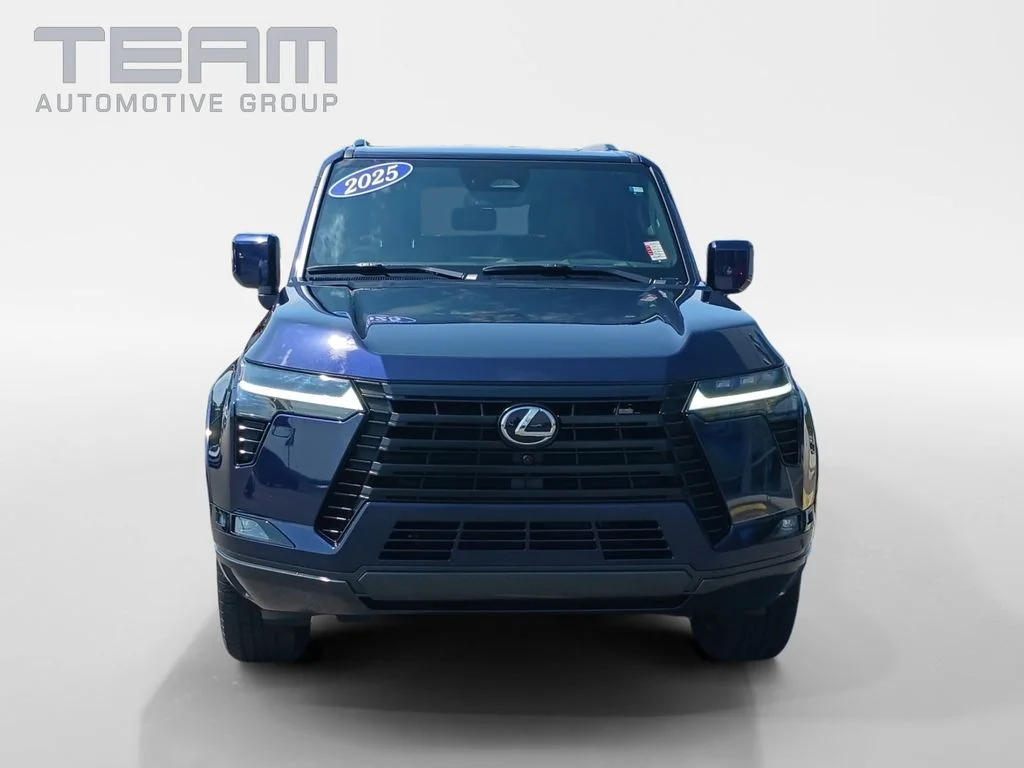 Used 2025  Lexus 550 Luxury image 2