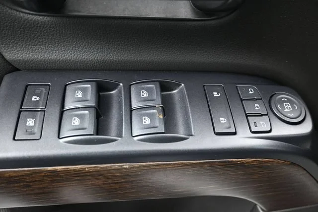 Used 2018 QUICKSILVER METALLIC GMC Denali image 12