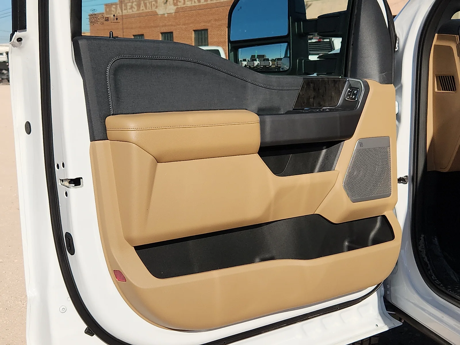 New 2026 Oxford White Ford Lariat image 14