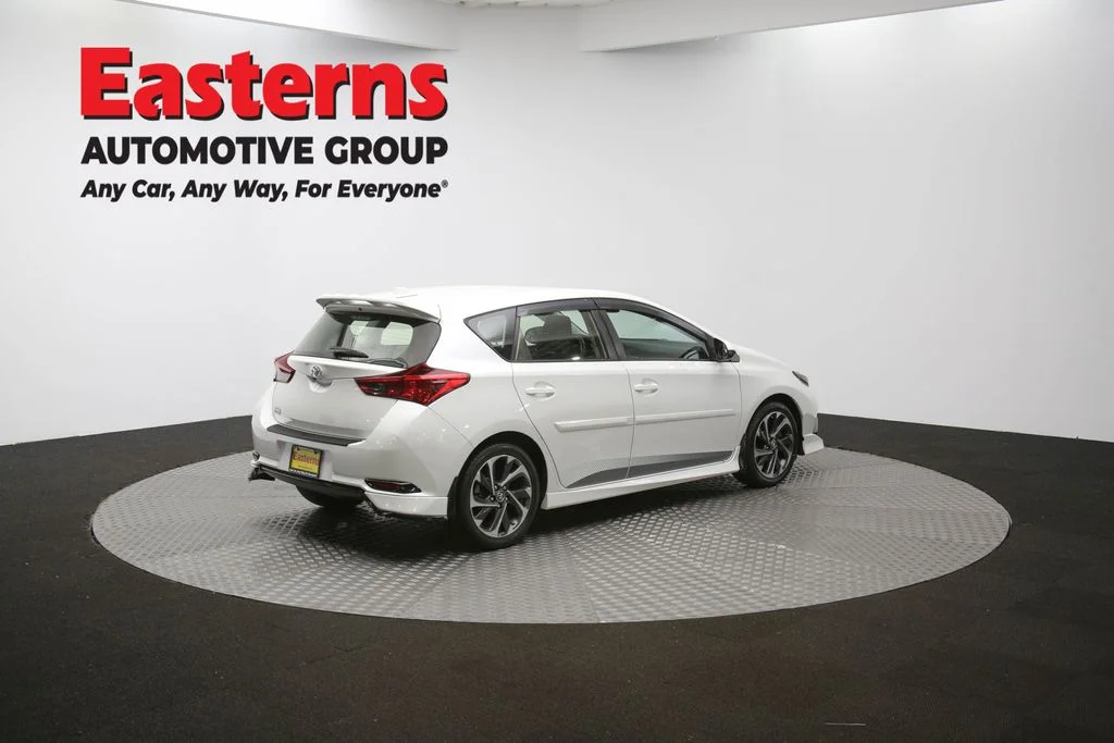 Used 2018 White Toyota Base image 37